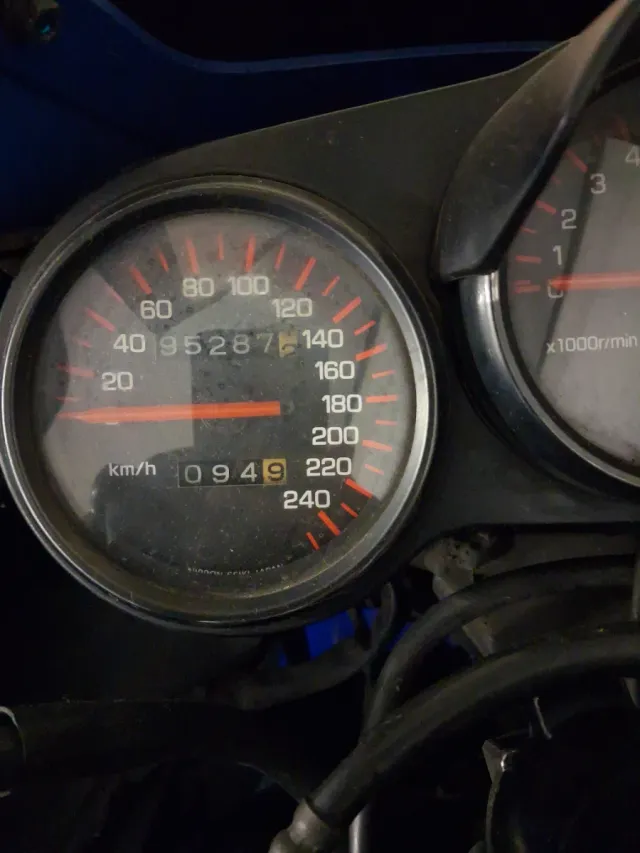 YAMAHA FZ 750 GÉNESIS