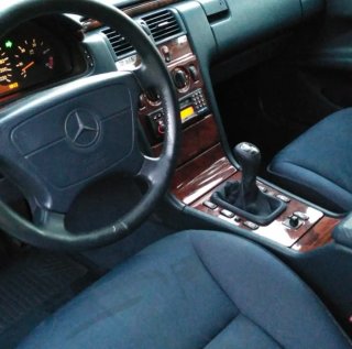 Pomo Mercedes E w210 piel negro