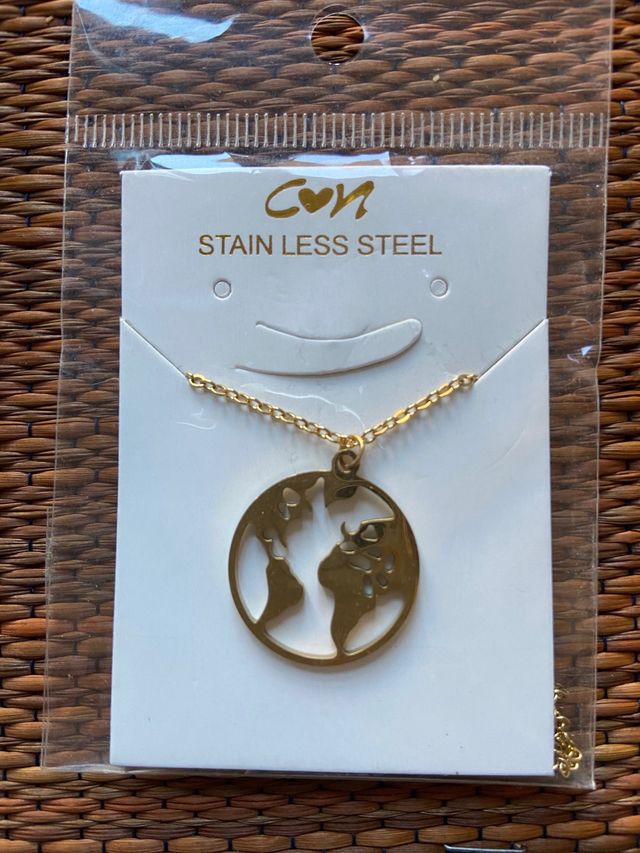 Colgante dorado mundo