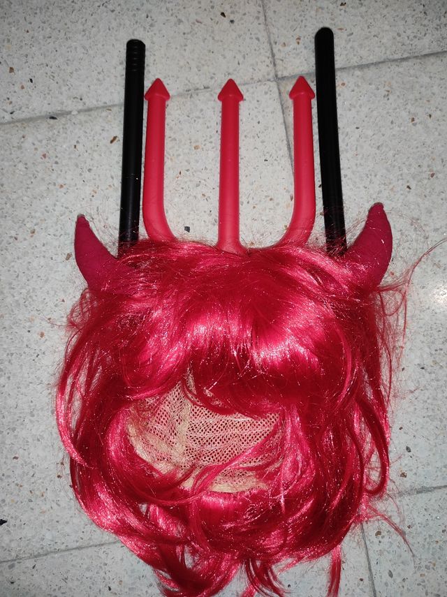 PELUCA Y TRÍPODE DIABL@