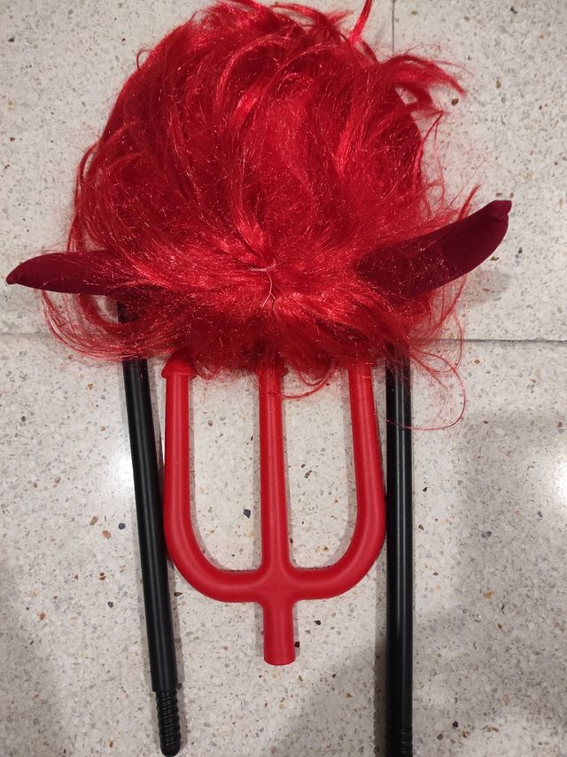 PELUCA Y TRÍPODE DIABL@