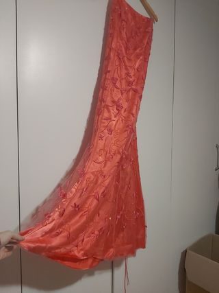 Vestido de fiesta y bodas color coral