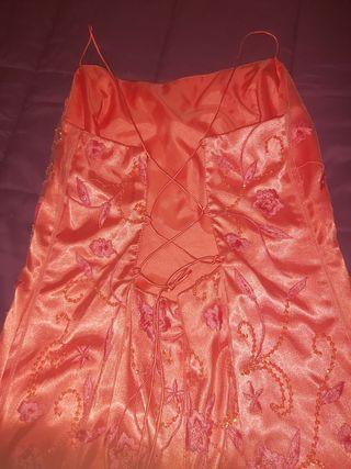 Vestido de fiesta y bodas color coral