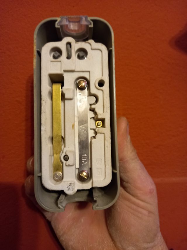 INTERRUPTOR AUTOMATICO ANTIGUO 