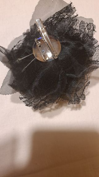 Tocado o broche Flor de tejido y encaje