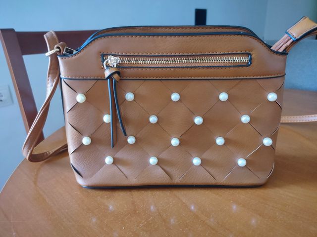 Bolso mujer de color marrón con "perlas"