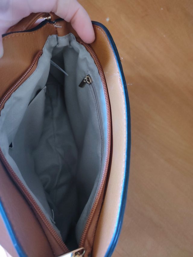 Bolso mujer de color marrón con "perlas"