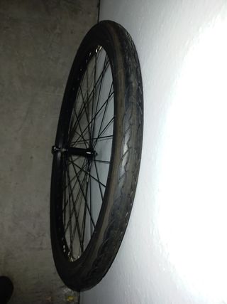 RUEDA DELANTERA 26" NUEVA CON CUBIERTA