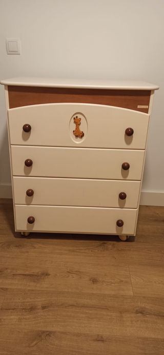 Cuna y cambiador micuna