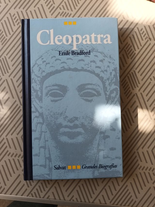 Biografías. Lote 13€.También sueltos