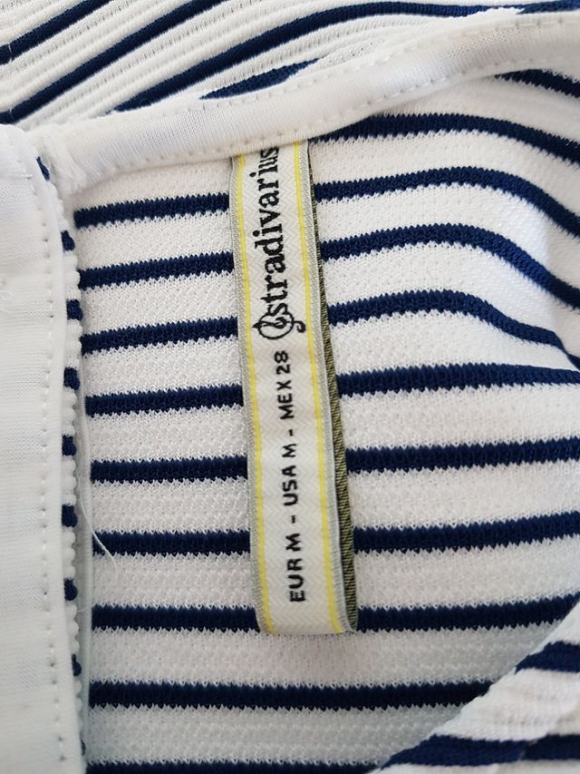 Top corto rayas blanco y azul Stradivarius