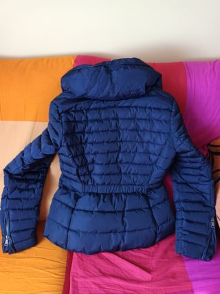 cazadora acolchada azul mujer