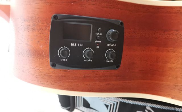 Guitarra electroacústica