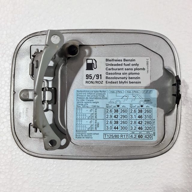 TAPA DEL DEPOSITO DE COMBUSTIBLE DE AUDI A6 C5 4B
