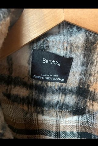 Abrigo cuadros Bershka 