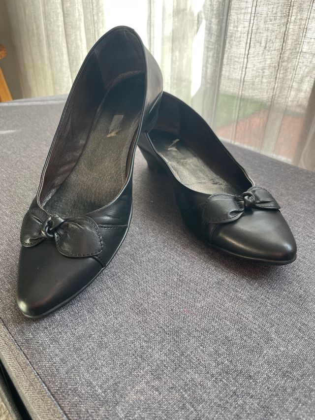 Zapatos negros piel 38 + regalo