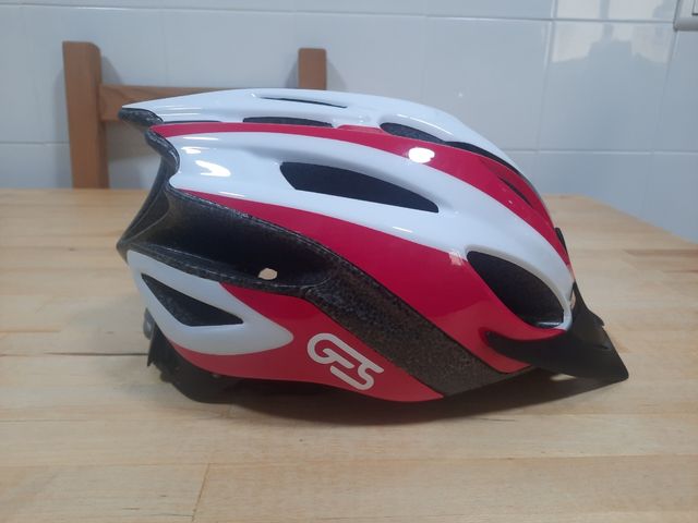 Casco de bici. Marca GS. Talla M