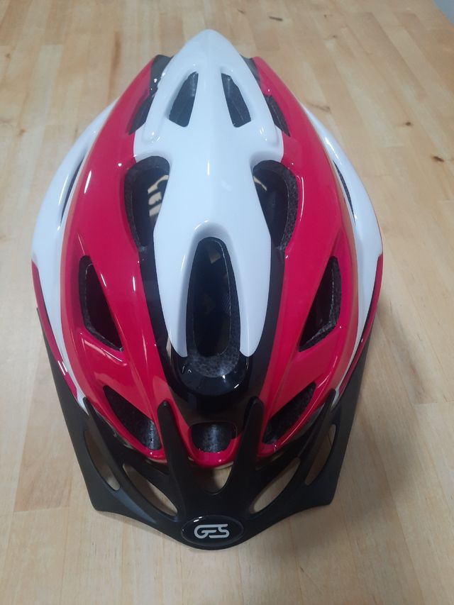 Casco de bici. Marca GS. Talla M