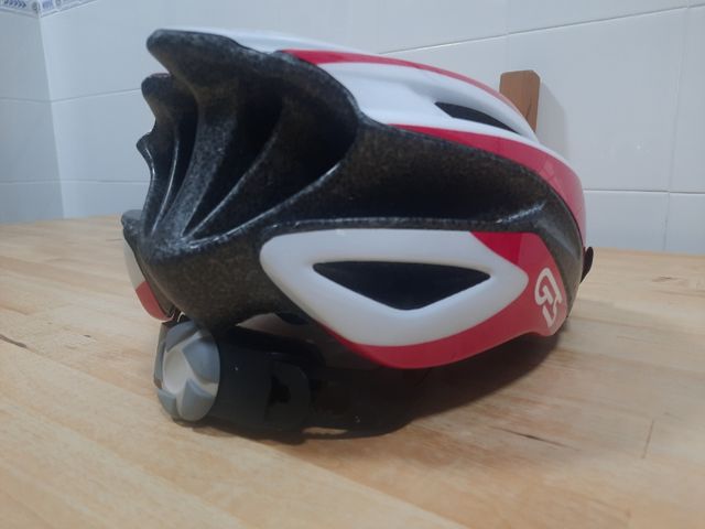 Casco de bici. Marca GS. Talla M