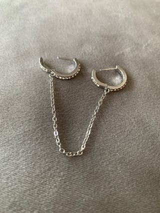 Pendiente doble de aros con cadena. NUEVO