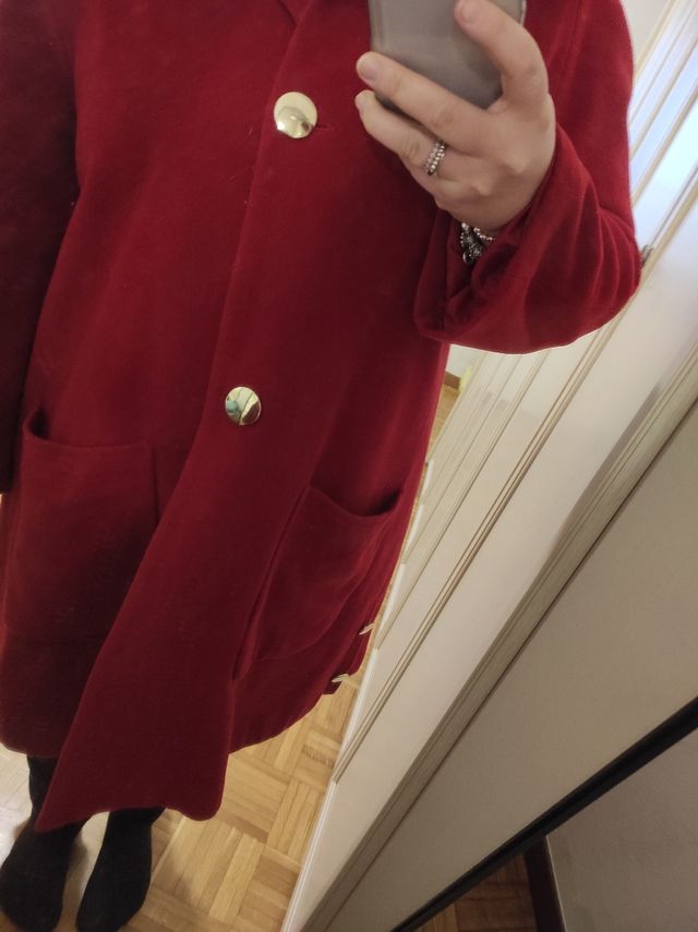 Cappotto vintage rosso con bottoni oro 