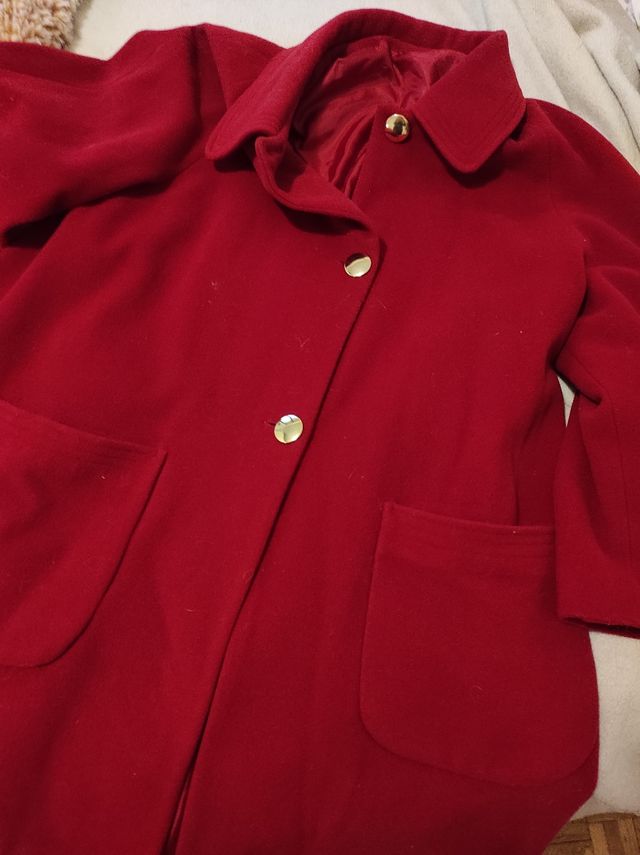 Cappotto vintage rosso con bottoni oro 