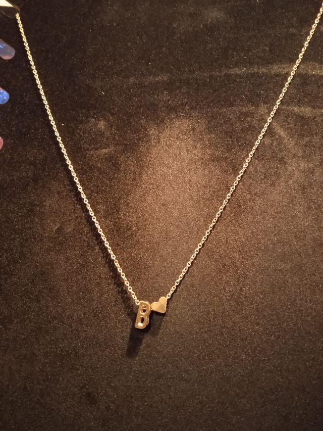 Collana in acciaio con lettera B