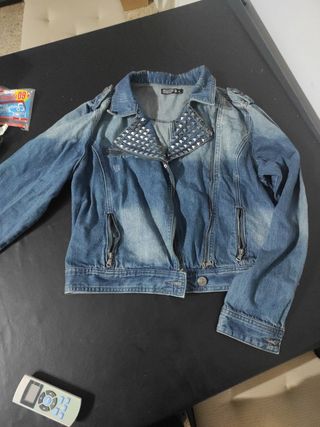 chaqueta tejana tachuelas