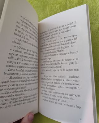 Renata toca el piano, estudia inglés y etcétera