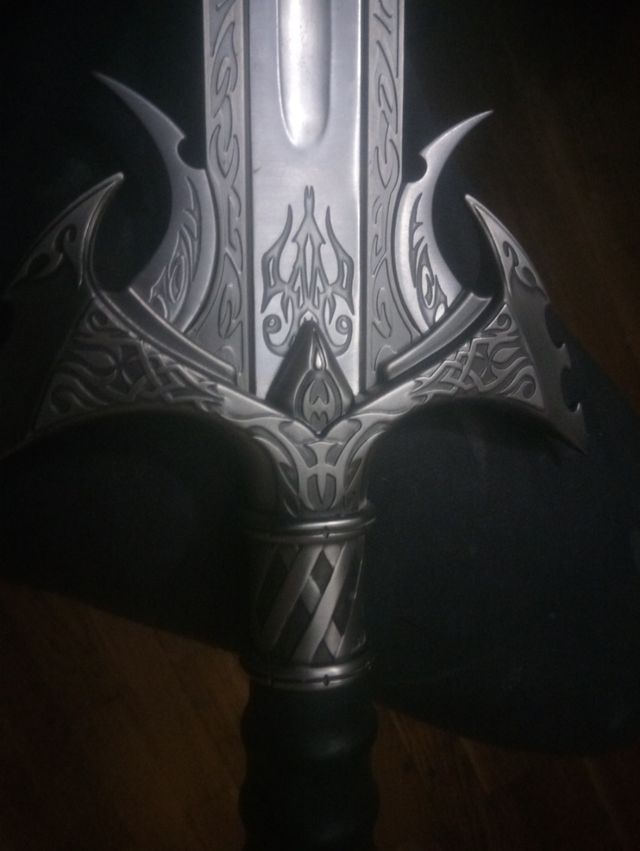 WARCRAFT: espada 5 años de trabajo meritorio 2015