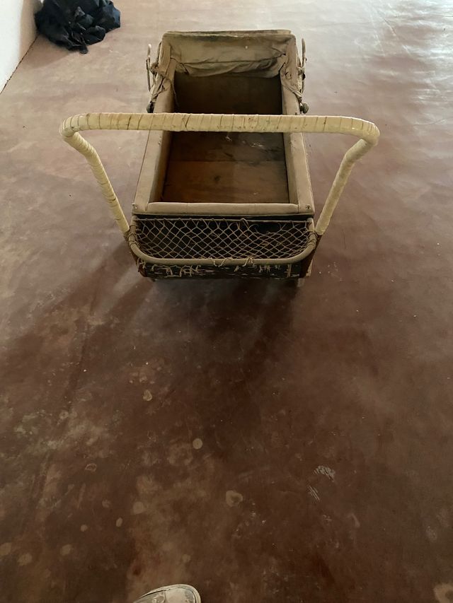 Antiguo carro paseo infantil bebé años 20