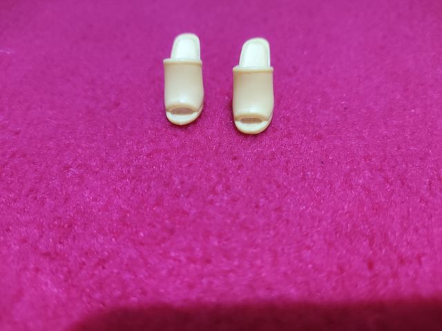 Tacones amarillos barbie