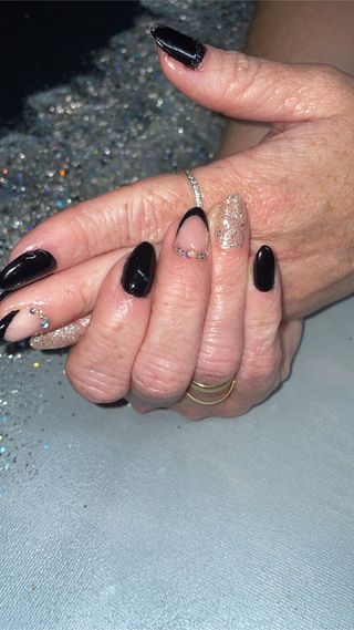 Uñas y Maquillaje