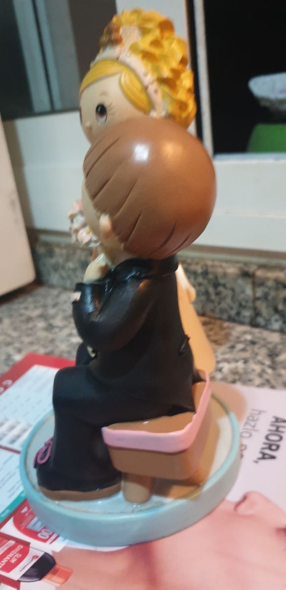 FIGURA NOVIOS DE PORCELANA FRIA.