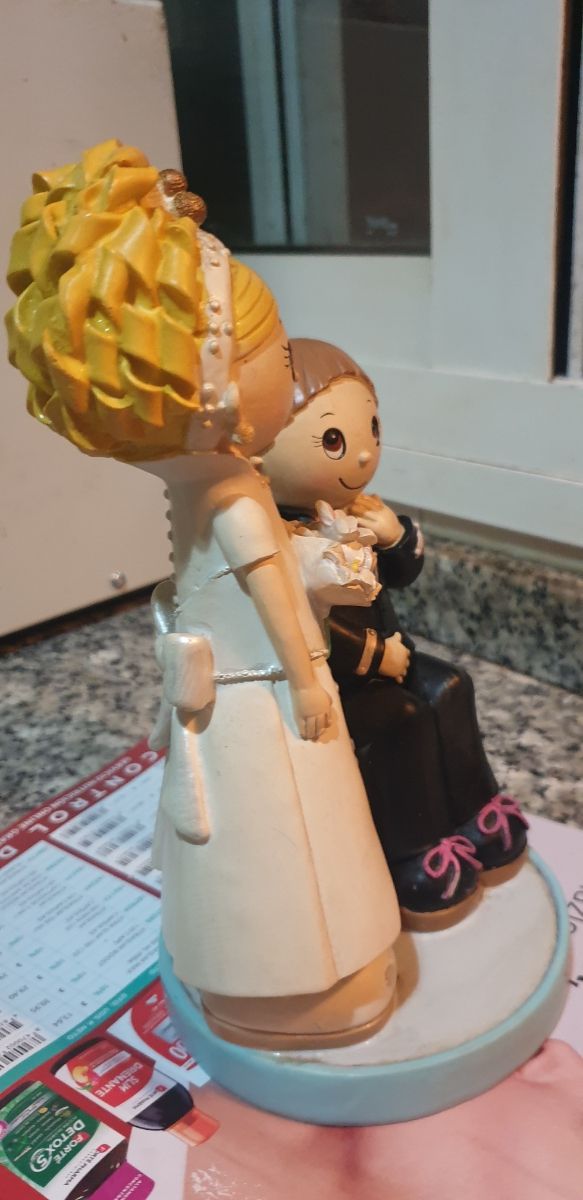 FIGURA NOVIOS DE PORCELANA FRIA.