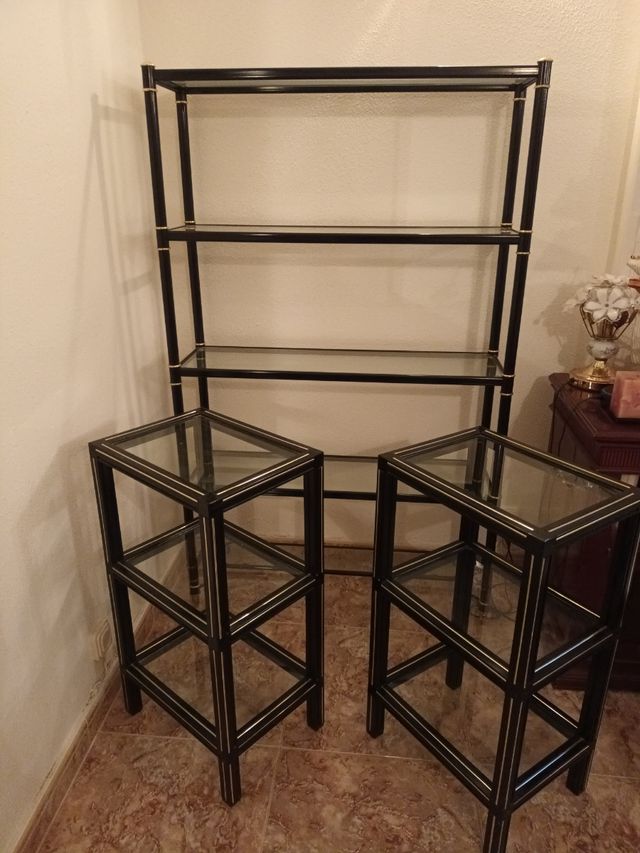 Juego d estanterías en negro dorado lejas cristal