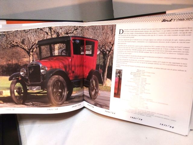 LIBRO ILUSTRADO "VEHÍCULOS HISTÓRICOS DE GALICIA"