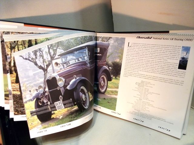 LIBRO ILUSTRADO "VEHÍCULOS HISTÓRICOS DE GALICIA"