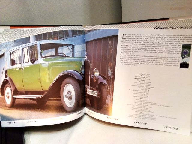 LIBRO ILUSTRADO "VEHÍCULOS HISTÓRICOS DE GALICIA"