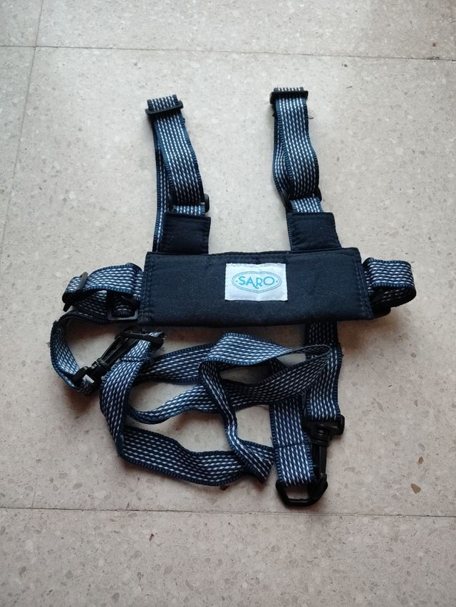 Arnés niño primeros pasos. Marca Saro.