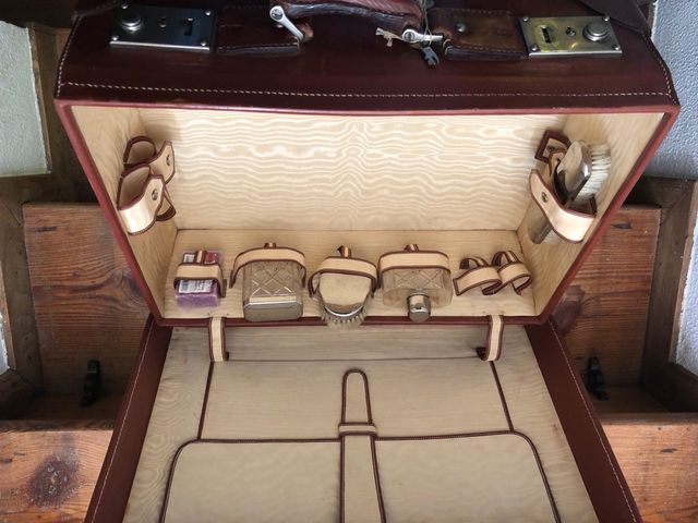 Maletín de viaje antiguo