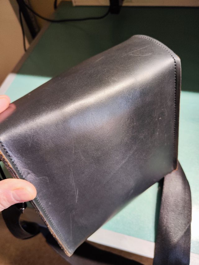 NUEVO Macuto de piel auténtica para bateria 12v.