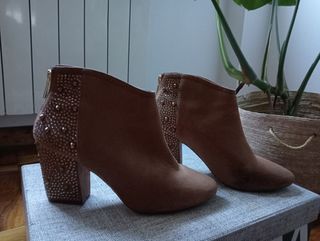 botines tachas y brillos