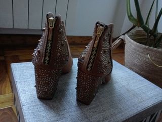 botines tachas y brillos