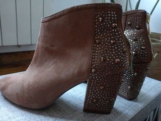 botines tachas y brillos