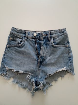 Pantalón corto,