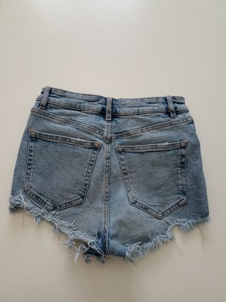Pantalón corto,