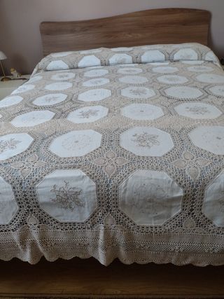 Copriletto matrimoniale ad uncinetto vintage