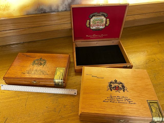 Cajas de madera colección de puros dominicanos