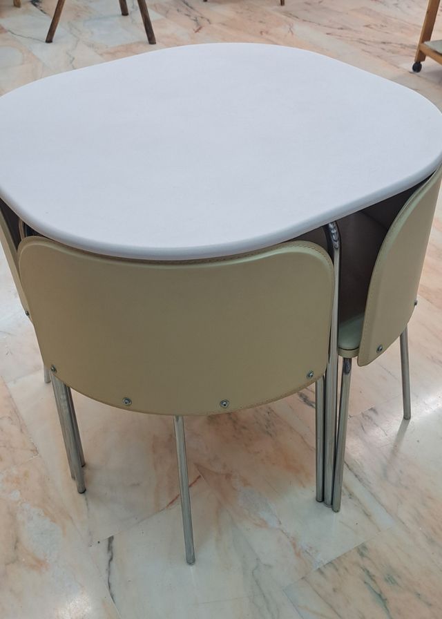 Juego mesa  + 4 sillas